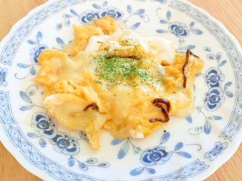 国産チーズと塩昆布のスクランブルエッグ